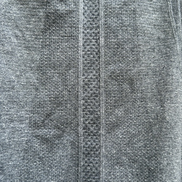 Lululemon Swiftly Tech Long-Sleeve Shirt Gray with Thumb Keyhole - Size 8 - Picture 11 of 14